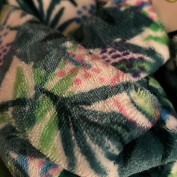 Island House Co fuzzy tropical crossover flip flop / slippers NWT -10 - Picture 2 of 5